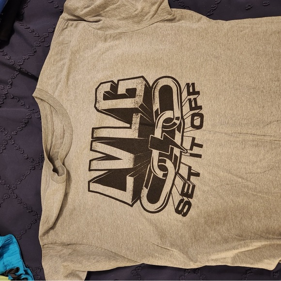 Men’s Live Large Tee - Picture 1 of 2